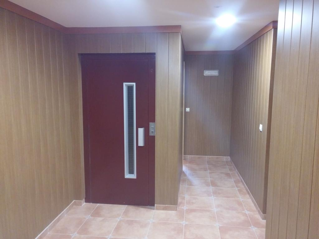 Puerta De Caderechas Terminon Exterior foto