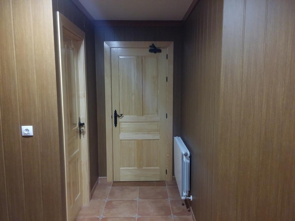 Puerta De Caderechas Terminon Exterior foto